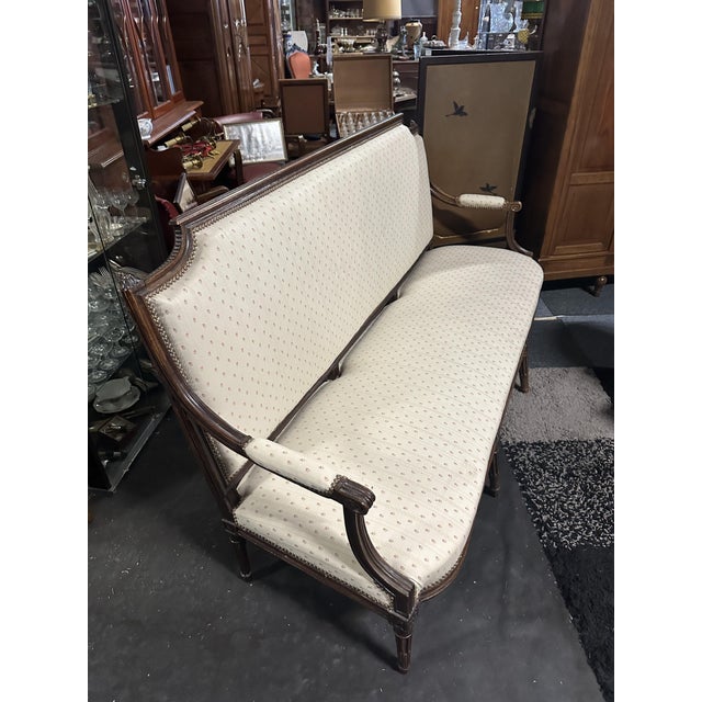 Louis XVI White Fabric Sofa, in Very Good conditions. Designed before 1890