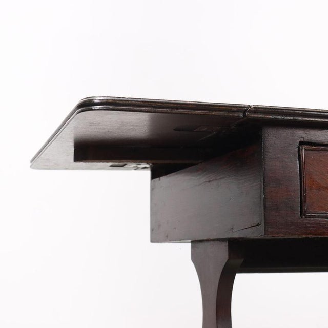 Antique Coffee Table in Mahogany and Leather For Sale - Image 5 of 10