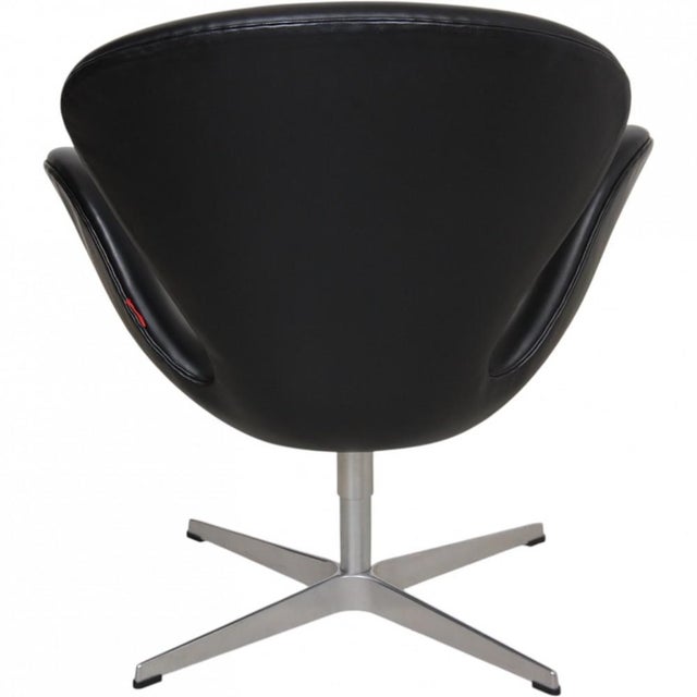 Swan Chair in Black Aura Leather by Arne Jacobsen, 2006 For Sale - Image 3 of 18
