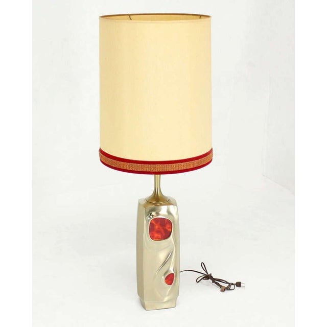 1970s Mid-Century Modern Art Nouveau Revival Style Cast Metal Base Table Lamp For Sale - Image 5 of 10
