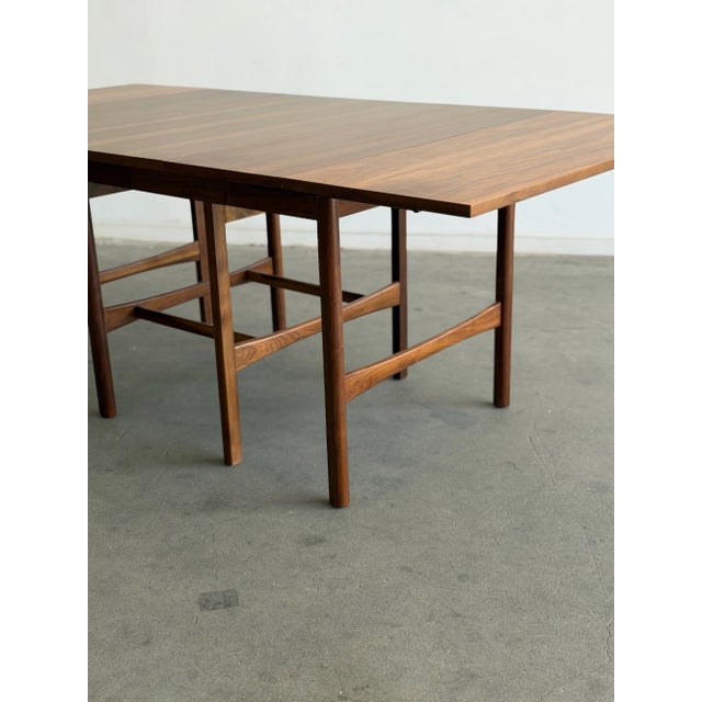 1960s Walnut Drop Leaf Dining Table by American of Martinsville, Attributed For Sale In Los Angeles - Image 6 of 18