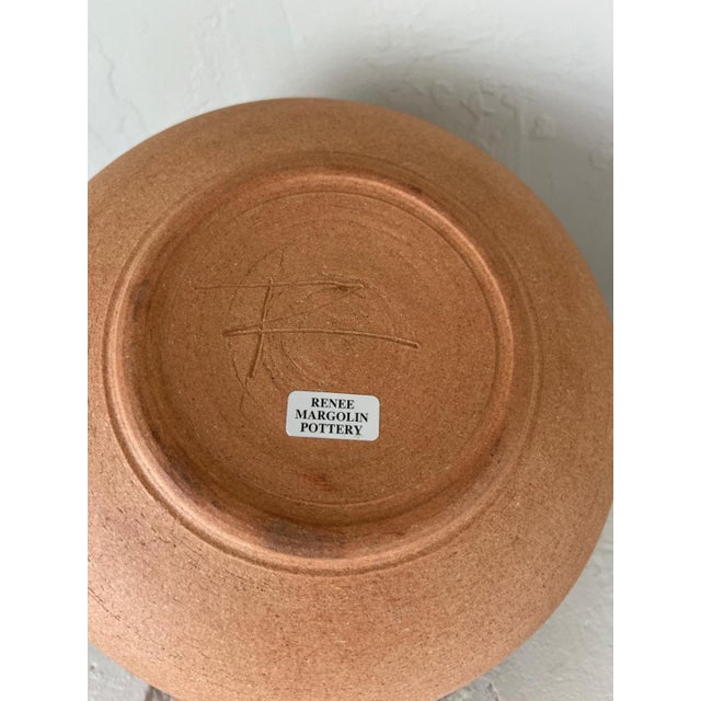 1980s Renee Margolin Signed Studio Pottery Low Bowl Sgraffito c.1980s For Sale - Image 5 of 10