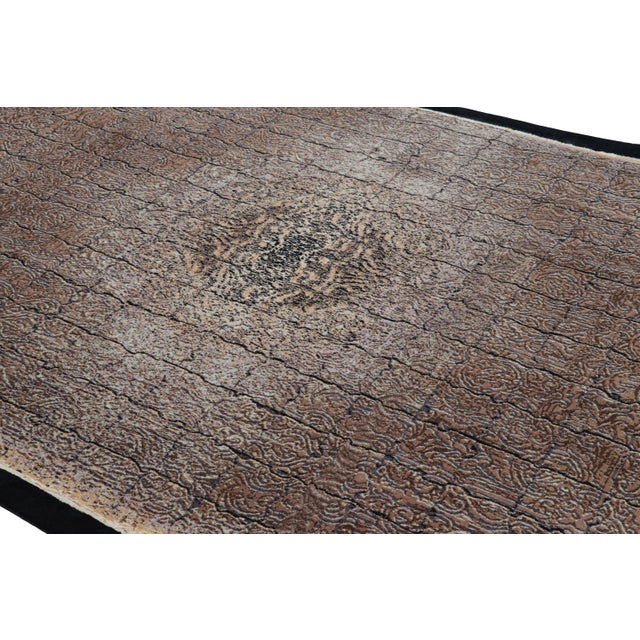 This hand-knotted wool 7x10 rug represents a bold new line of Rug & Kilim’s Modern Classics Collection—a series of...