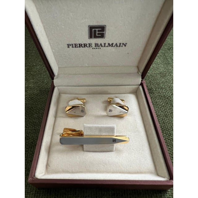 Rare Vintage Balmain 1980s Cufflinks & Tie Bar In Original Champagne Velvet Case For Sale - Image 17 of 18