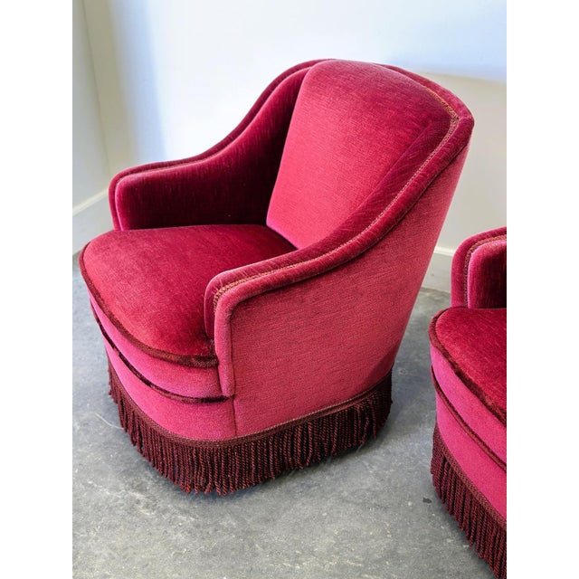 Hollywood Regency Vintage French Club Chairs in Red Velvet with Fringe Skirts, 1960s, Set of 2 For Sale - Image 3 of 14