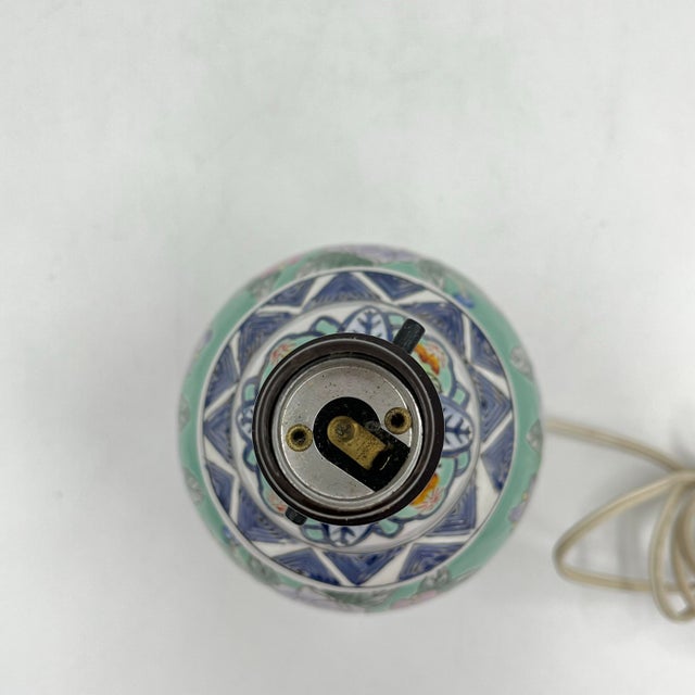Vintage Chinoiserie Small Ginger Jar Lamp With Pastel Floral and Ribbon Design For Sale - Image 9 of 11