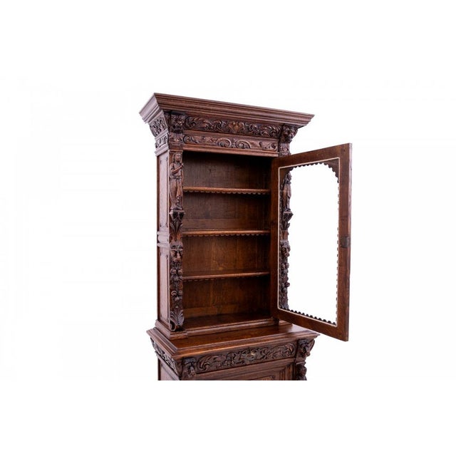 Western European Cabinet, 1880, in Very Good conditions. Designed before 1890