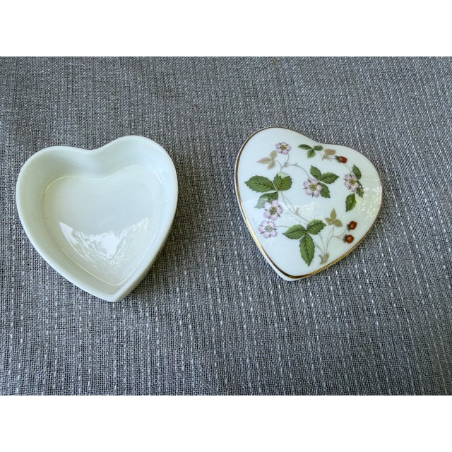 White Vintage Wedgwood Floral Strawberry Porcelain Heart Trinket Box For Sale - Image 8 of 12