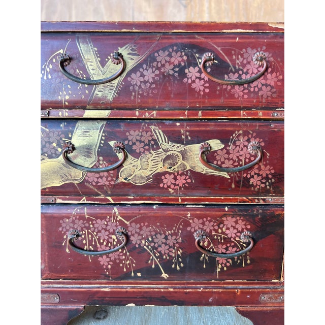 Antique Japanese Ox Blood Red Lacquer Jewelry Box With Gilt Crane & Cherry Blossom Motif For Sale In Los Angeles - Image 6 of 7