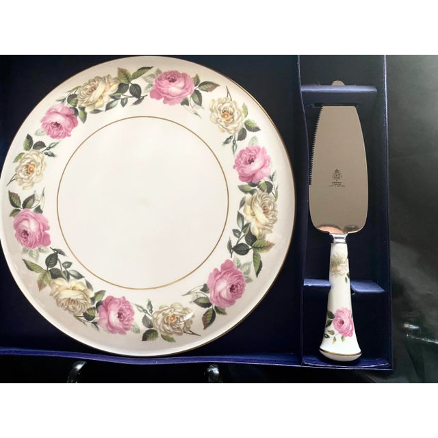 Late 20th Century Royal Worcester Royal Garden Elgar Cake/Gateau Plate & Server- 2 Pieces Excellent Mint Condition For Sale - Image 11 of 11