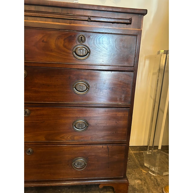 Antique English Georgian Chest of Drawers With Pull Out Tray. For Sale - Image 4 of 8