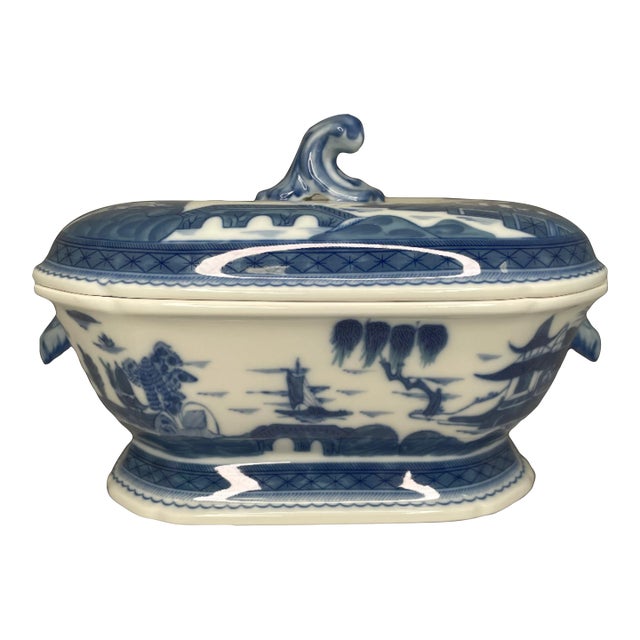 1980s Mottahedah Canton Tureen With Under Plate For Sale