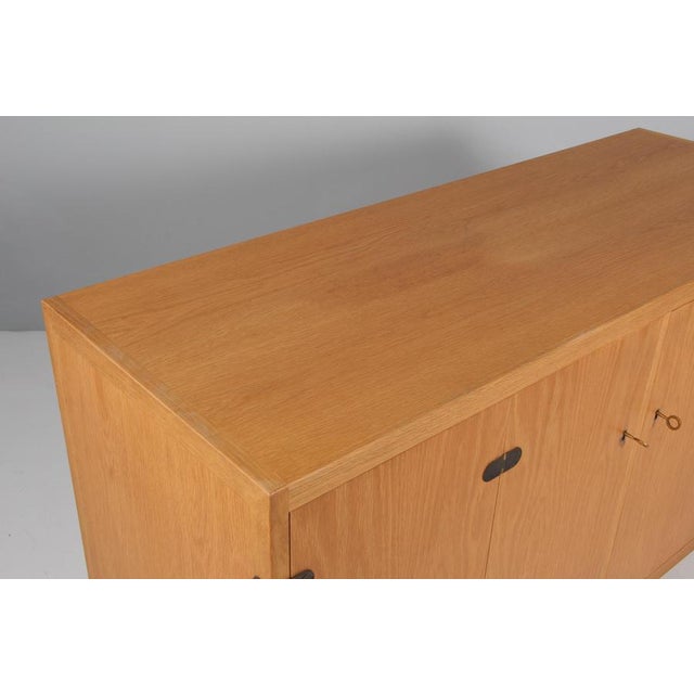 Børge Mogensen BM57 Sideboard in Oak and Brass by Børge Mogensen for Lauritsen & Søn, 1960s For Sale - Image 4 of 11