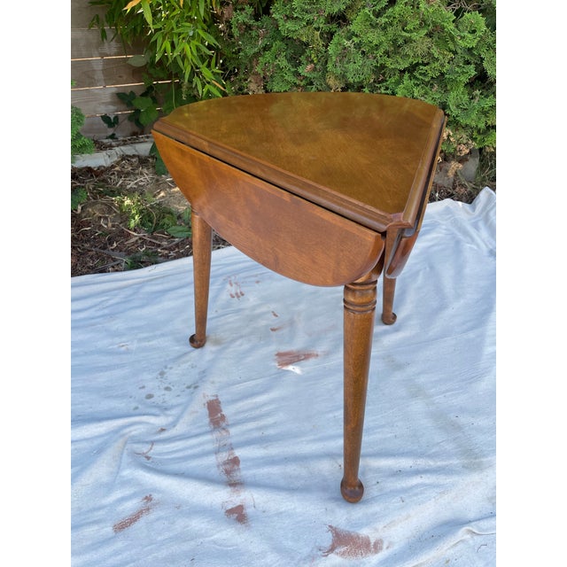 Late 20th Century Ethan Allen Heirloom Nutmeg Maple Trefoil Drop Leaf Table, Model #0871 For Sale In Seattle - Image 6 of 11