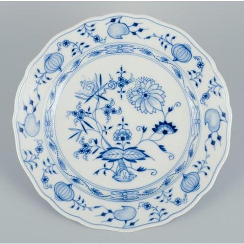 Blue Onion Pattern Dinner Plates in Porcelain from Meissen, Germany, Set of 4 For Sale - Image 4 of 7