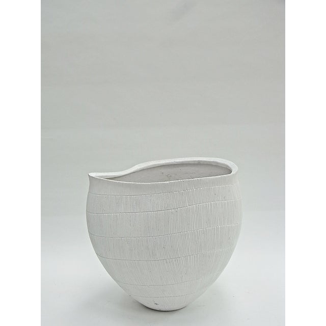 Amorphe Plant Pot in White Slurried Fibre Glass from Gunter Lambert, 2000s For Sale - Image 3 of 10