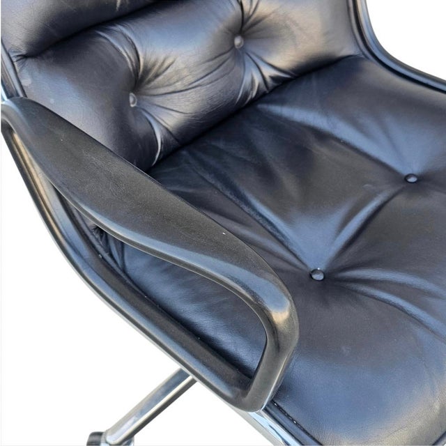 MCM to Modern Executive Armchair by Charles Pollock for Knoll Black Leather & 4 Prong Swivel Base For Sale - Image 12 of 18