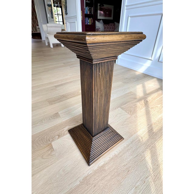 Vintage Dark-Stained Pencil-Reed Rattan Pedestal / Plant Stand / Drink Table For Sale In Chicago - Image 6 of 9
