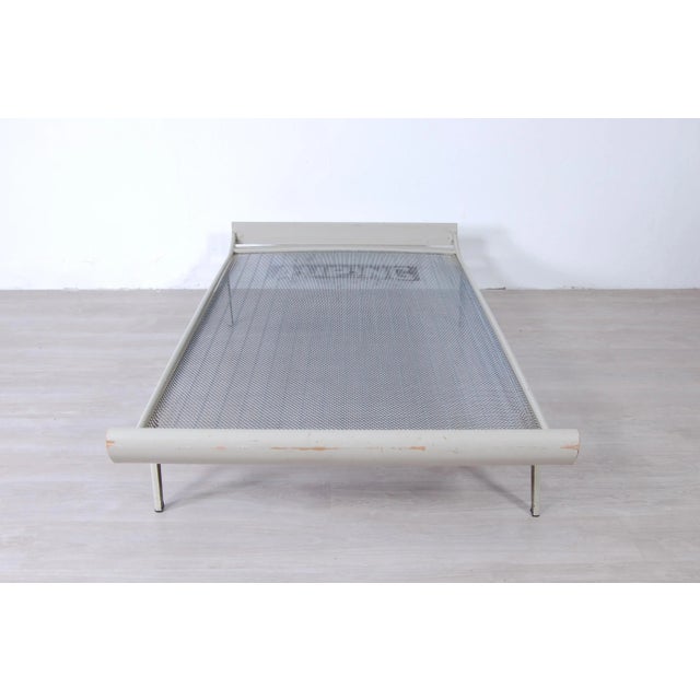 Elegant vintage dormeuse, single bed, Auping brand, Dick Cordemejer design, Dutch production '50s. Iron structure, jersey...