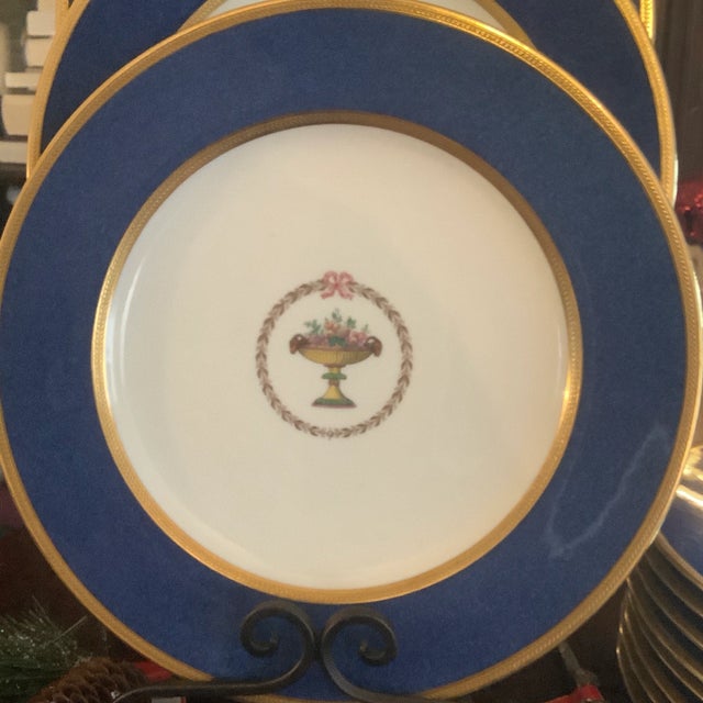 Set of 12 Spode Copelands Cobalt Dinner Plates, Acid Etched Gold For Sale In New York - Image 6 of 13