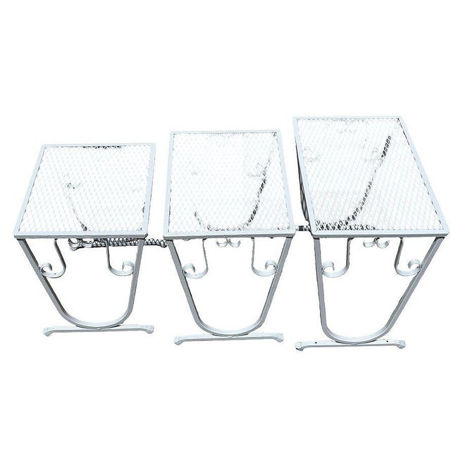 1950s Mid-Century Modern Salterini Style Wrought Iron Mesh Nesting Tables, Set of 3 For Sale - Image 5 of 10