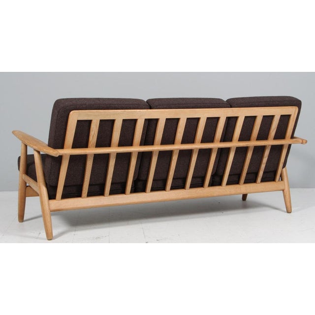 Brown Three-Seat Sofa Model 240 in Oak & Wool attributed to Hans J. Wegner for Getama, 1970s For Sale - Image 8 of 10