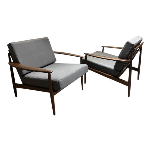 Vintage Scandinavian Lounge Chairs by Grete Jalk for Poul Jeppesens Møbelfabrik, 1960s, Set of 2 For Sale