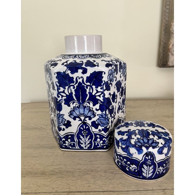 1980s Hexagonal Blue and White Ginger Jar For Sale In Cleveland - Image 6 of 6