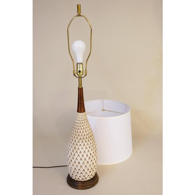 1960s Raymor Italy Large Pinecone Textured Ceramic Pottery Walnut Table Lamp For Sale - Image 9 of 9