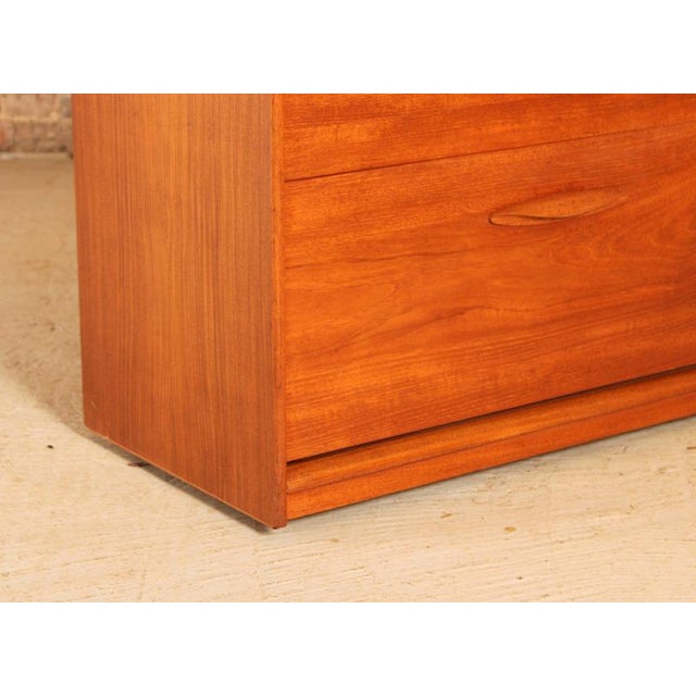 1960s Mid-Century Teak Chest of 4 Drawers on Casters from Austinsuite, 1960s For Sale - Image 5 of 11