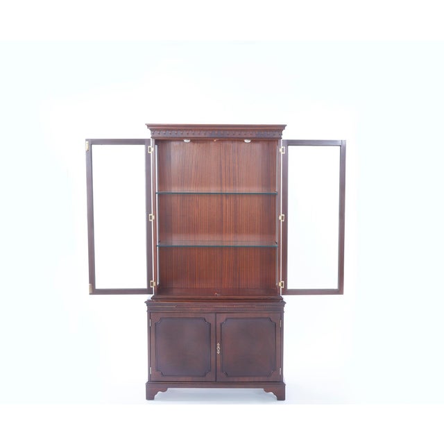 Neoclassical 19th Century English Mahogany China Cabinet in Neoclassical Style For Sale - Image 3 of 11
