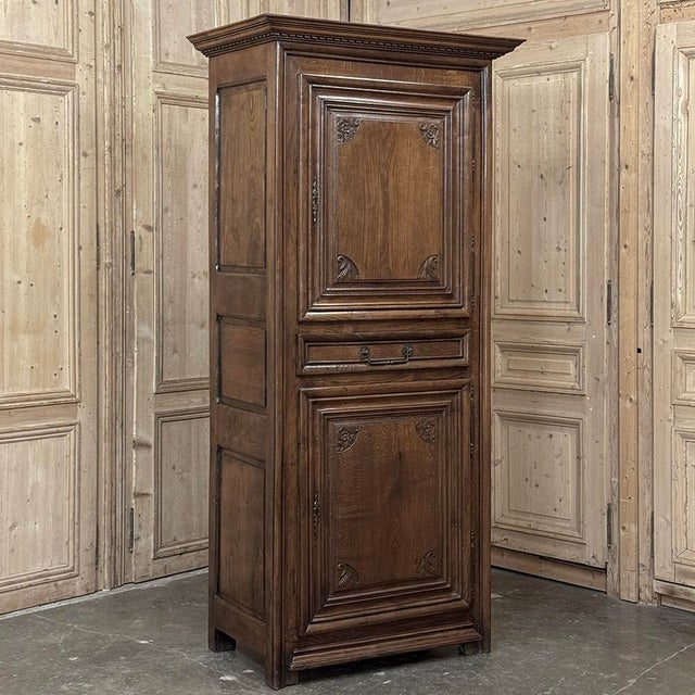 18th Century Country French Louis XIV Period Oak Bonnetiere For Sale - Image 4 of 18