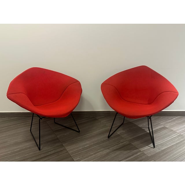 Original Diamond lounge chairs, pair, designed by Harry Bertoia for Knoll International. Black enameled steel diamond...