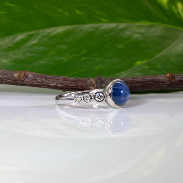 Metal 2.6Ct Star Sapphire Cabochon Ring With Natural Diamond Accents: Solid 14k Gold, Size 6.75 For Sale - Image 7 of 9