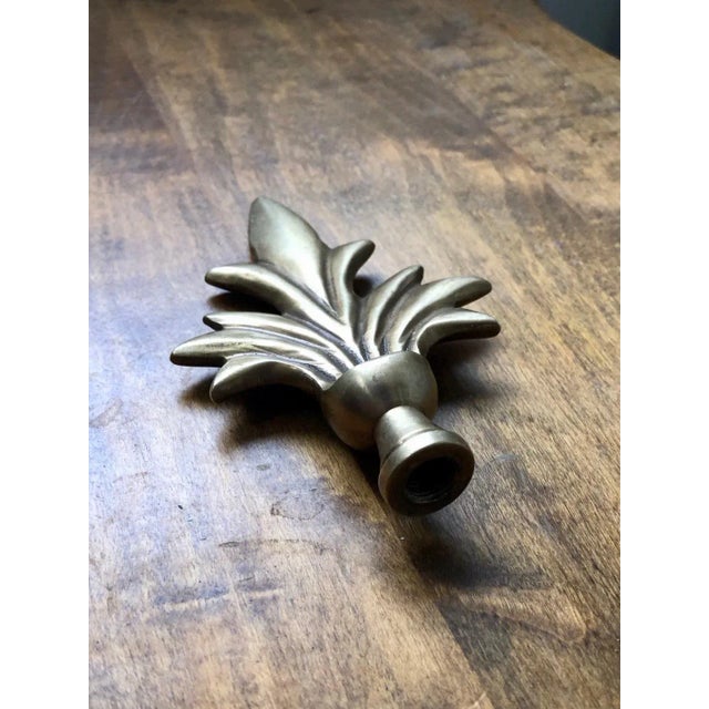 English Mid 20th Century Brass Leaf Designed Fleur De Lis Finial For Sale - Image 3 of 3
