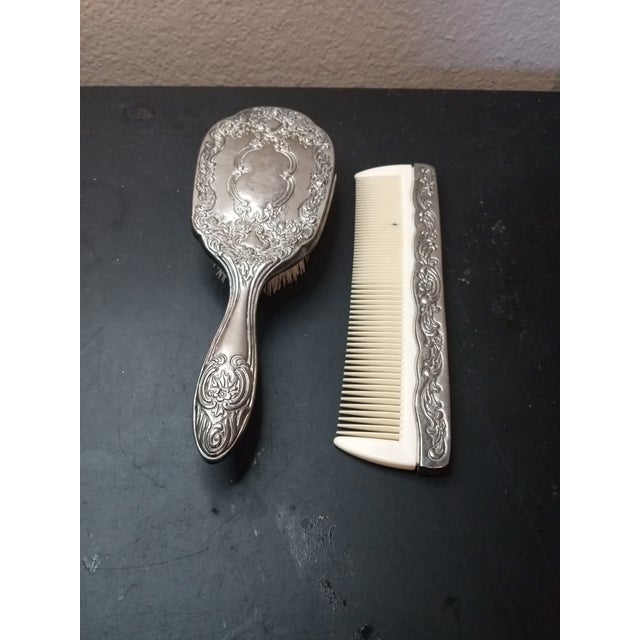 1940s Gorgeous Pair of Victorian Ornate Vanity Silver Plated Brush & Comb Set For Sale - Image 5 of 5
