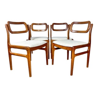 Mid Century Danish Modern Dining Chairs Attributed to Johannes Andersen for Uldum Mobelfabrik—Set of 4 For Sale
