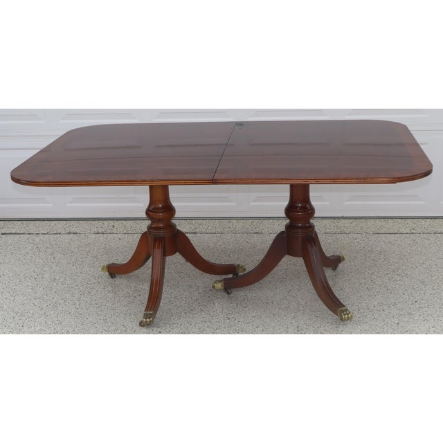 Transitional 1980s Henredon Mahogany Double Pedestal Dining Table With Leaves – Traditional Formal For Sale - Image 3 of 12