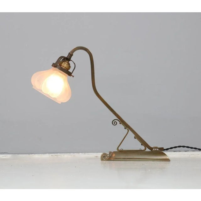 Stunning and rare Art Nouveau table lamp or desk lamp. Striking Dutch design from the 1900s. Patinated brass frame with...