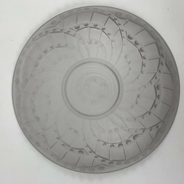 Large Art Deco Frosted Glass Bowl Modele Arc by Jacques Landier, 1930s For Sale - Image 3 of 10