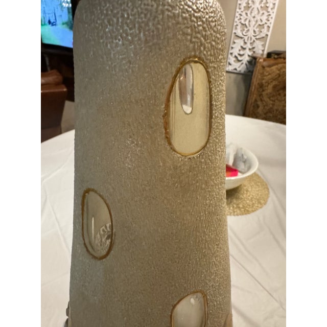 Vintage Mid-Century Modern Ceramic Table Lamp With a Textured, Fat Lava Glaze Base and Gold Floral Detailing. For Sale - Image 4 of 11