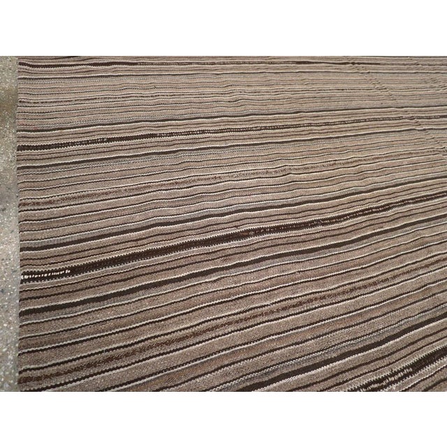 Rustic Galerie Shabab Collection Mid-20th Century Turkish Flatweave Kilim Carpet For Sale - Image 3 of 8