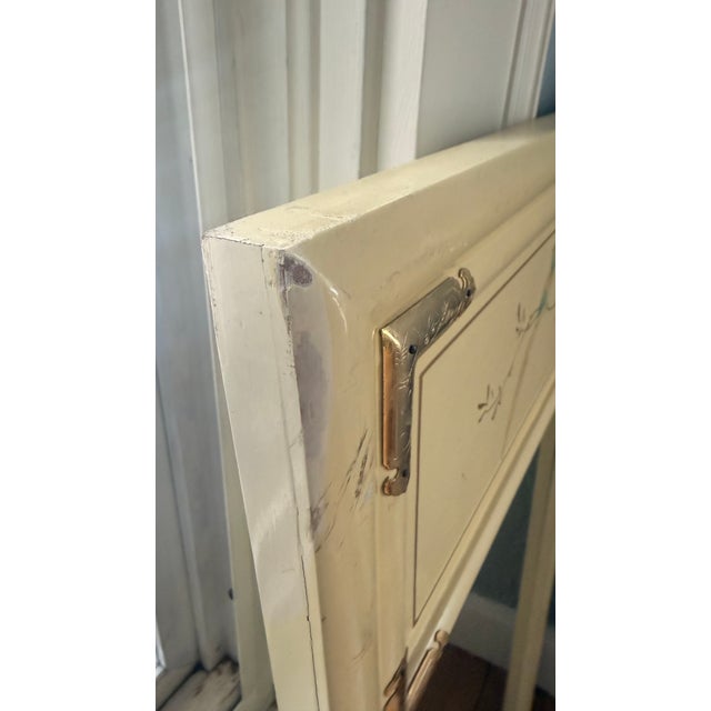 1990s Vintage Chinoiserie Wall Mirror With Lacquered Frame & Hand-Painted Bird Motif For Sale - Image 5 of 9