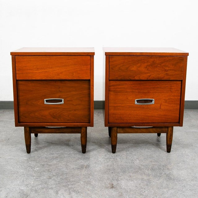 Take a look at these beautiful original walnut nightstands. From the line Mainline by Hooker, they come to you with a...