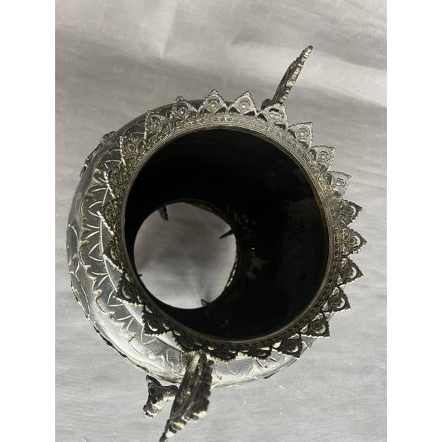 Flower pot from Japan, Meiji period, around 1890. with Dragon motif, bronze Japan. Approximately 1890. bronze....