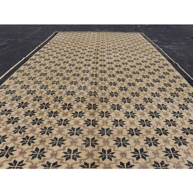 Vintage Turkish Oushak Rug With Latticework and Poinsettia Shapes 4'4 X 9'9 For Sale - Image 11 of 15