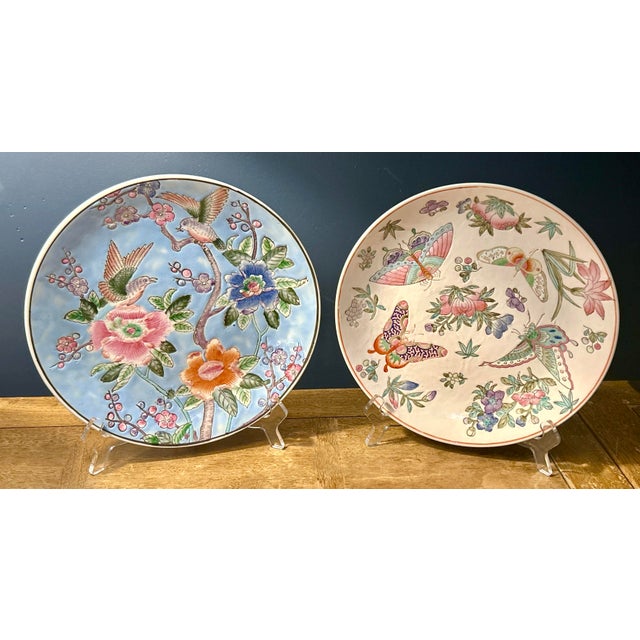 Chinoiserie Collector's Plates - Chinoiserie - Set of 3 For Sale - Image 3 of 10