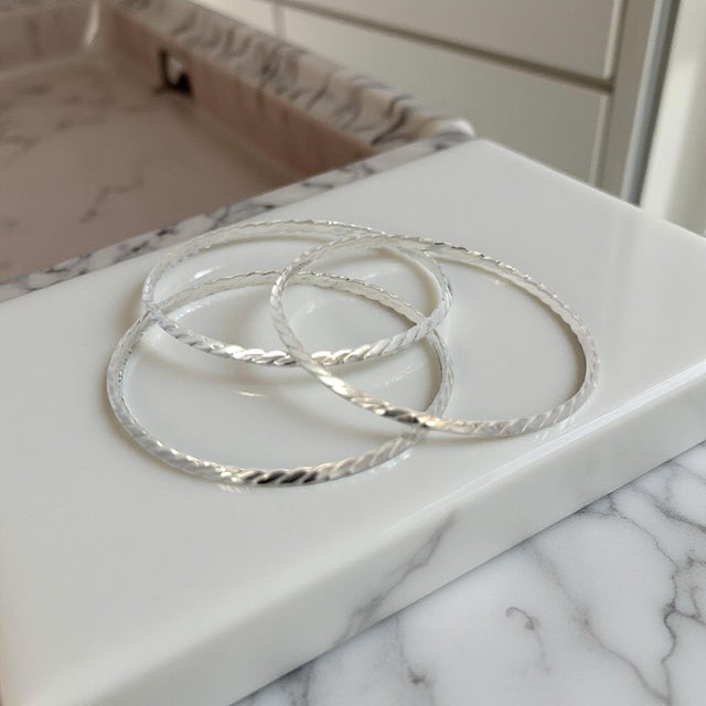 Late 20th Century Tiffany & Co Single Bangle Bracelet Sterling Silver Estate For Sale In New York - Image 6 of 15