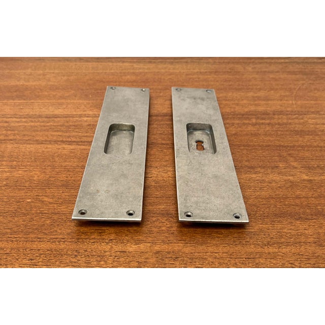 Contemporary Minimalist Sliding Door Mounting Handles, Germany, 1920s, Set of 2 For Sale - Image 3 of 12