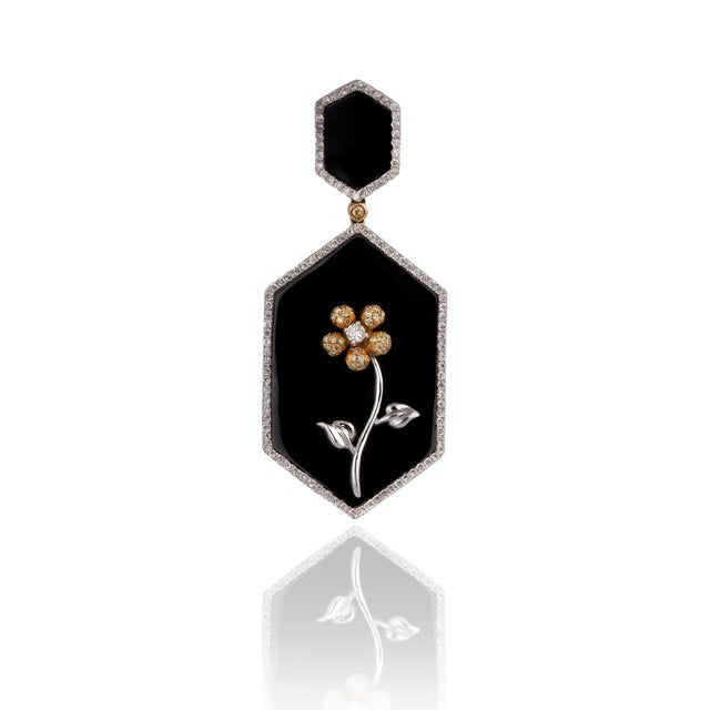 Contemporary Diamond Onex Pendant in 18k gold For Sale - Image 3 of 5